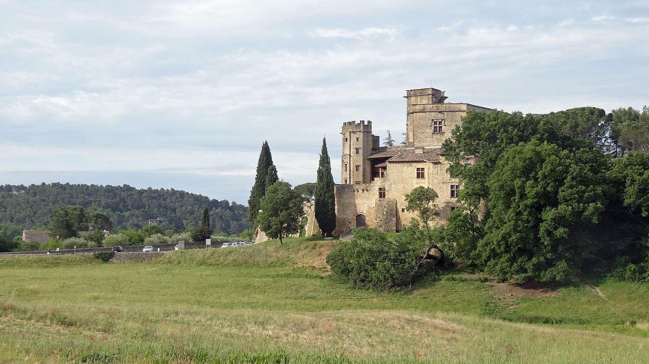 Château de Lourmarin, Luberon — symbole du patrimoine provençal